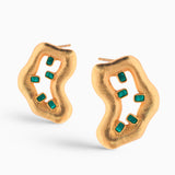 Aretes Hechos a mano en bronce con baño de oro de 24K, fusionan arte y sofisticación en una pieza atemporal