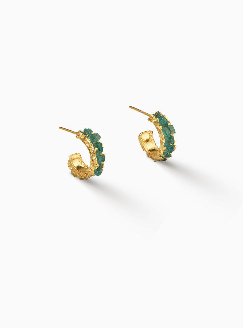 Aretes hechos con esmeraldas colombianas, joyas pequeñas para el día a día
